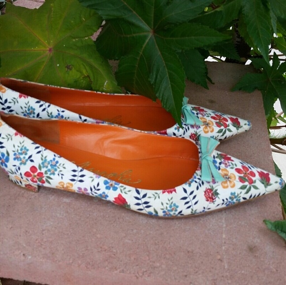 Super Cute SWEET Floral Flats‎ - Picture 3 of 5